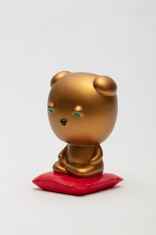 Meditating Gold Sleebu, 17x17x26cm, car paint on plastic, 2020.jpg