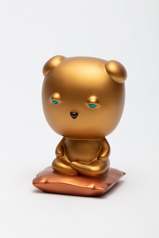 Meditating Gold Copper Sleebu, 17x17x26cm, car paint on plastic, 2020.jpg