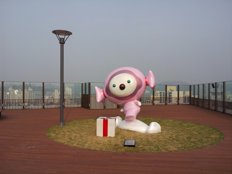 009 Pink Candy, 2,500x1,500x2,500mm, stainless steel, 2011 (Lotte Department Store-Jungdong).jpg
