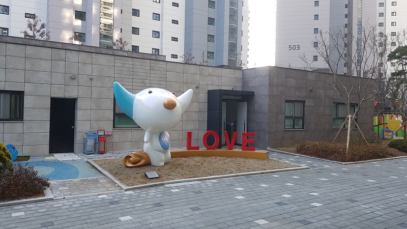 051 Suki and Love Bench, 6,000x2,800x2,500mm, stainless steel, 2017 (G well city-chenan).jpg