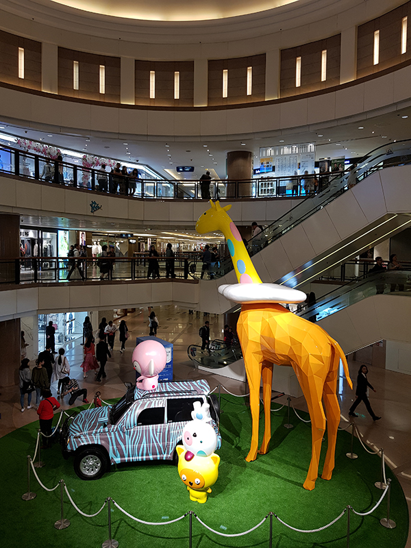 075  Cloud Giraffe  Rudi's Happy Trip, 9,000x9,000x6,500mm, mixed media, 2018 (Habour City-Hong Kong).jpg