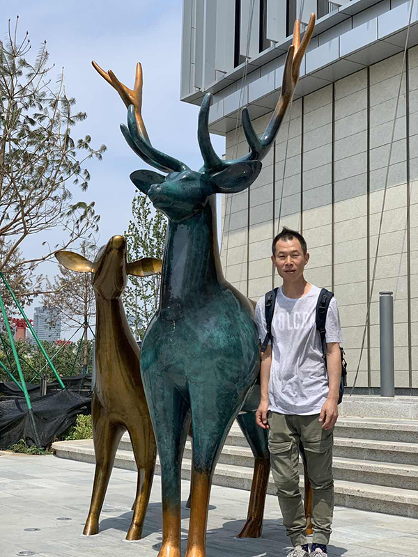 099 Dream of Deers, 1,800x2,200x3,000mm, copper, 2019 (Conrad Hotel-Shenyang, China).jpg