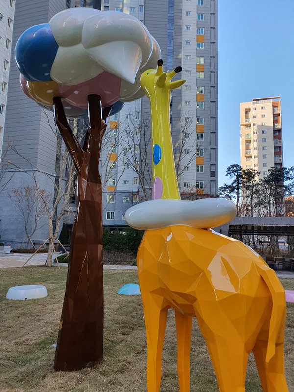 105  In search of the scent of time - Cloud Giraffe, 5,100x2,450x4,500mm, stainless steel, 2019 (I-Park, Godeok).jpg