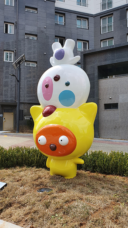 113 How Clo and Odie see the World, 1,300x730x2,500mm, stainless steel, 2020 (Naeane county-Wonju).jpg
