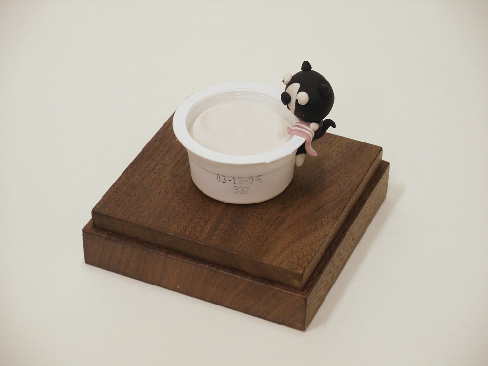 Happy Bath Isaku, 10x10x10cm, polymer clay, 2006.JPG